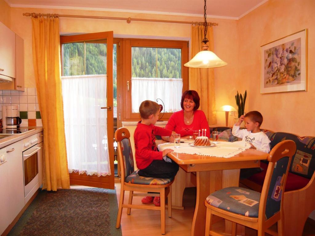 Ferienhaus Ahorn Neustift im Stubaital Habitación foto